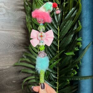 Christmas Hand-Made Custom Extended Beaded Pen. Grinch Theme. Rhinestone. Cute!